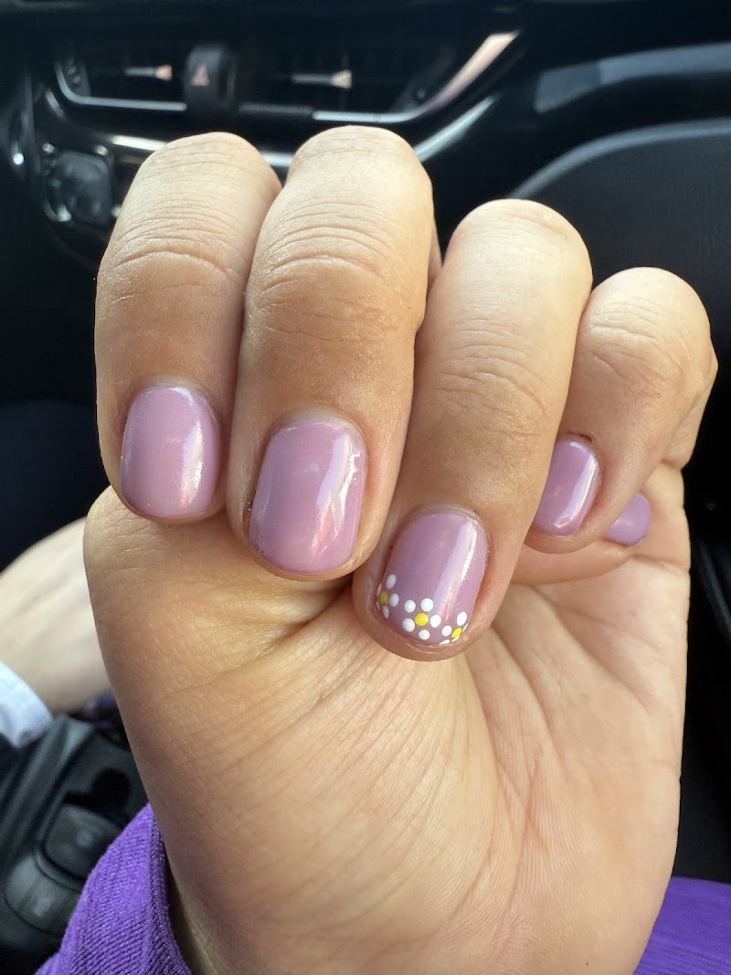 Glow Nails Salon - Nail Salon in Chicago