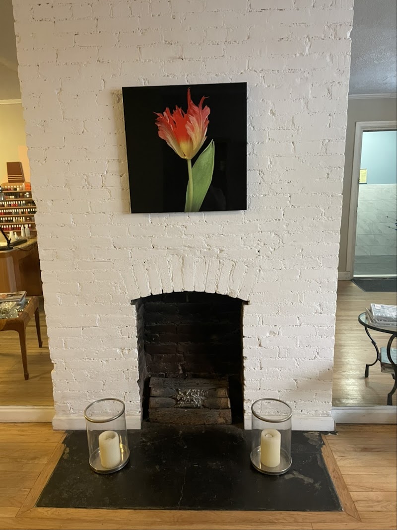 Summer Nails nail design by Le Salon Day Spa in New York