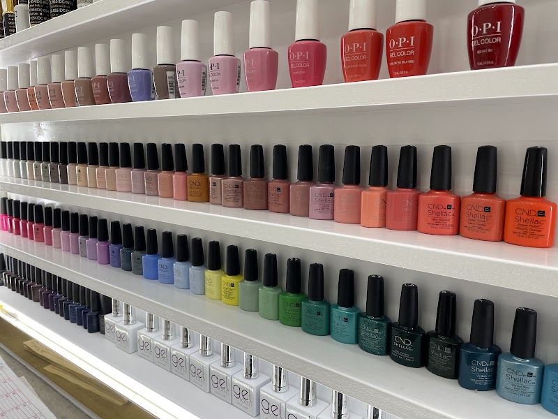 Coffin Nails nail design by Kiki’s Nails Camden in London