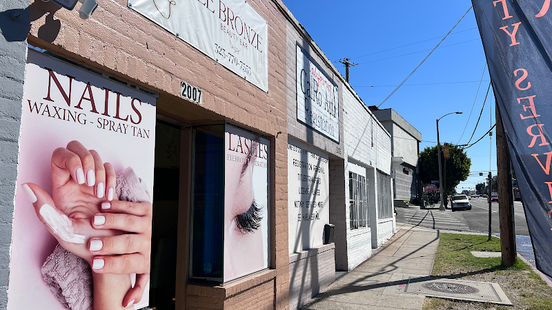 Gel-X nail design by LE BRONZE BEAUTY BAR in Los Angeles