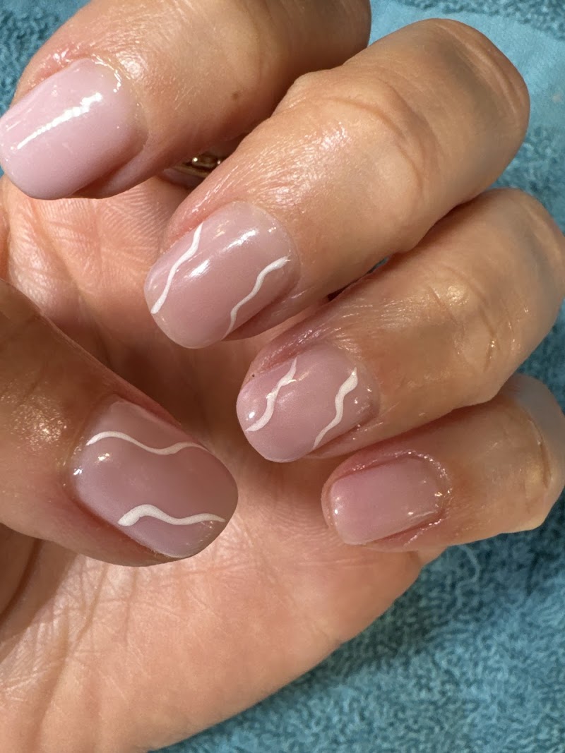 Stiletto Nails nail design by Sky Nails & Spa of South Beach in Miami