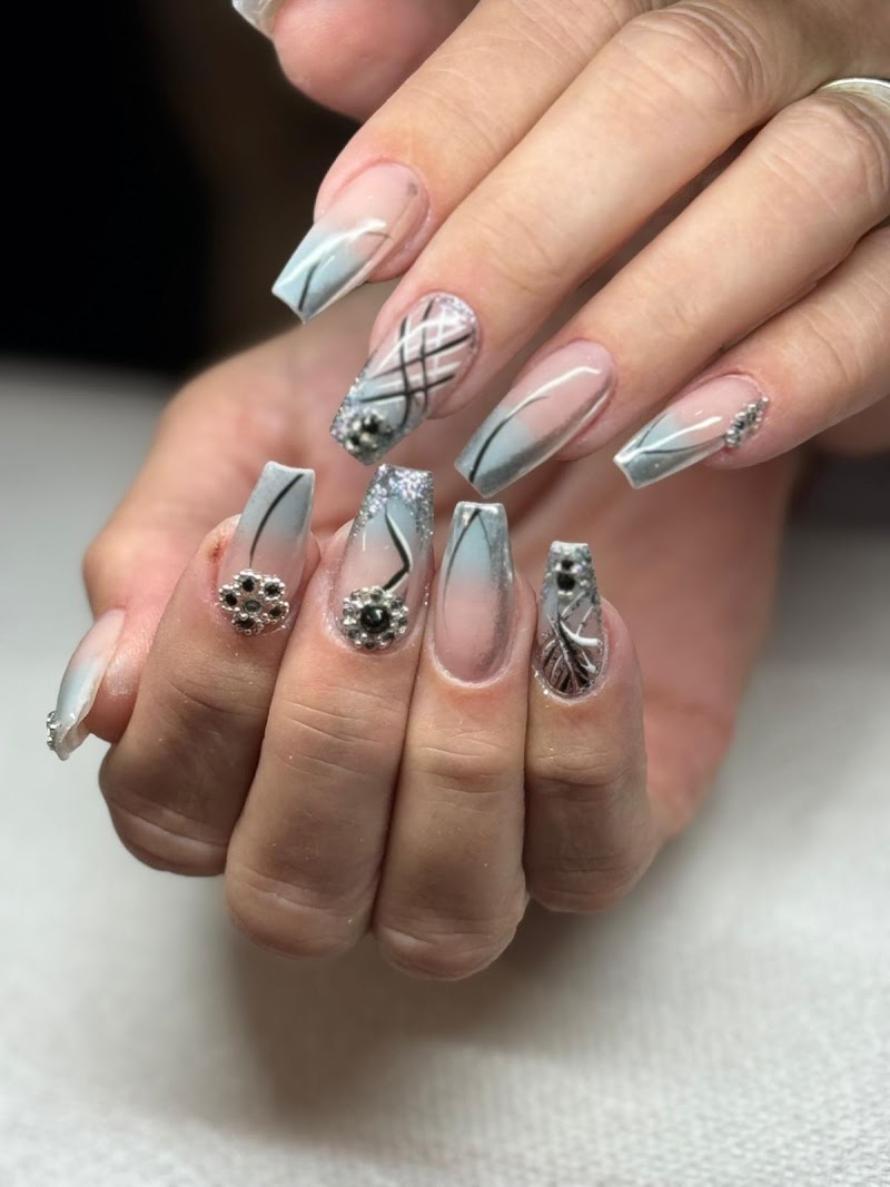Stiletto Nails nail design by Sky Nails & Spa of South Beach in Miami