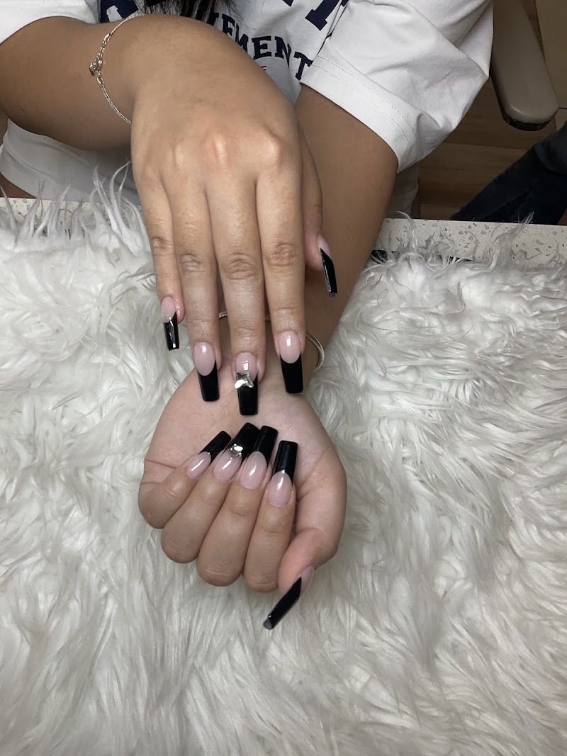 Dark Nails nail design by Honey Nailz Hollywood in Los Angeles