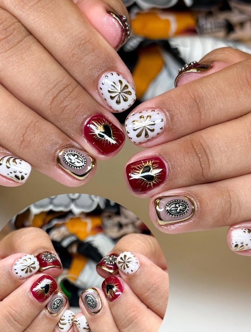 Bee Nails — nail salon in Chicago
