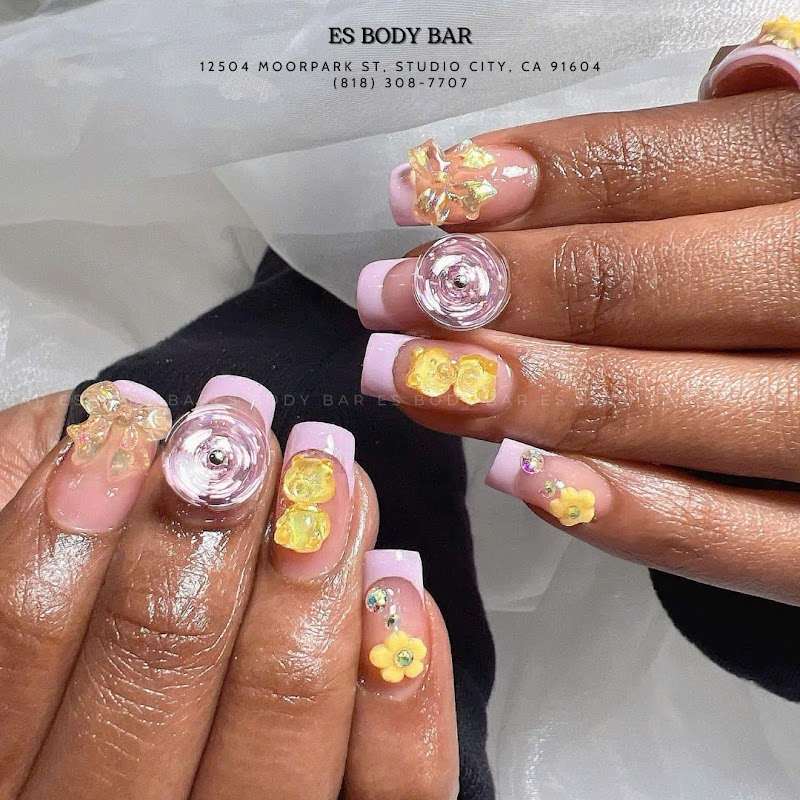 Fall Nails nail design by Es Body Bar in Los Angeles