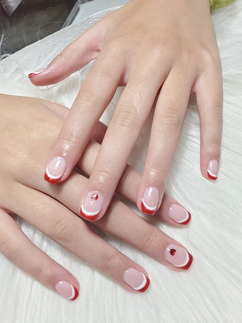 French Tip Nails nail design by Claudia Valencia Nails Beauty
