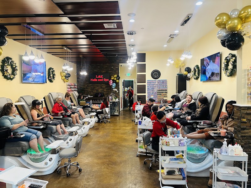 Marble Nails nail design by L&K Nails and Spa in Los Angeles