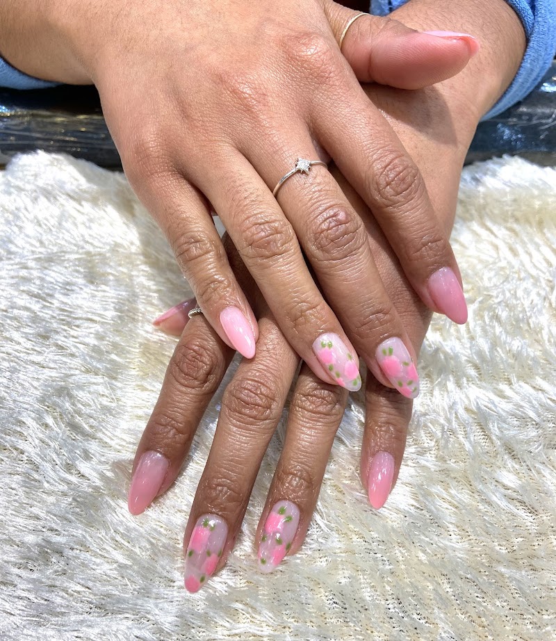 Floral Nails nail design by Nailology SPA in New York