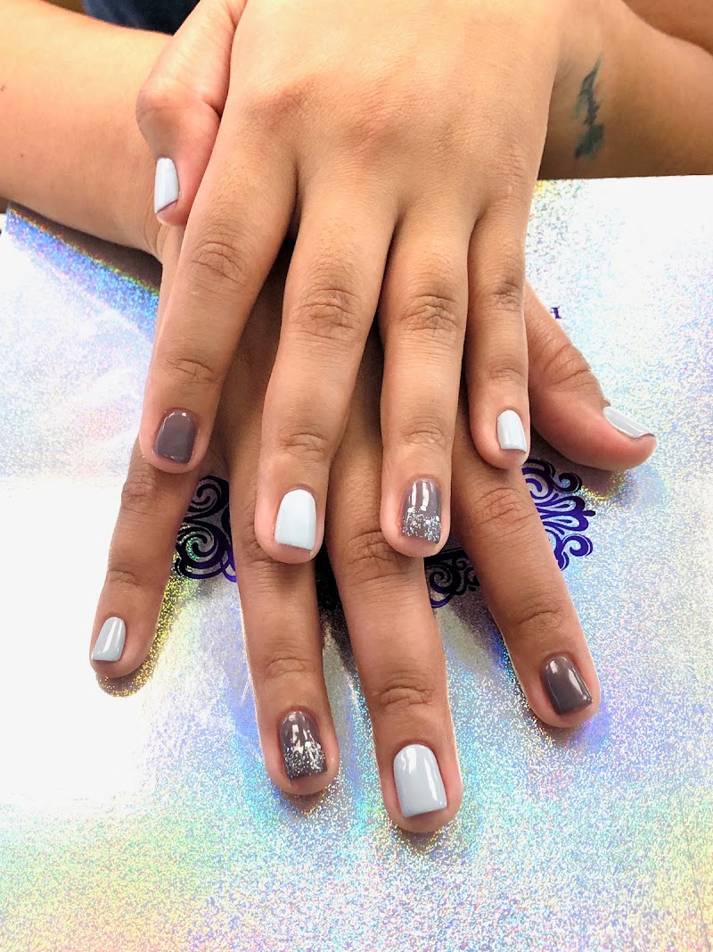 Fall Nails nail design by Dazzling Nails and Spa Corporation in New York