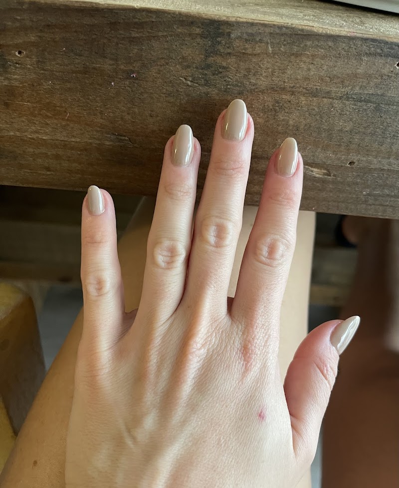 French Tips at Menta Y Canela Nail Salon in Miami
