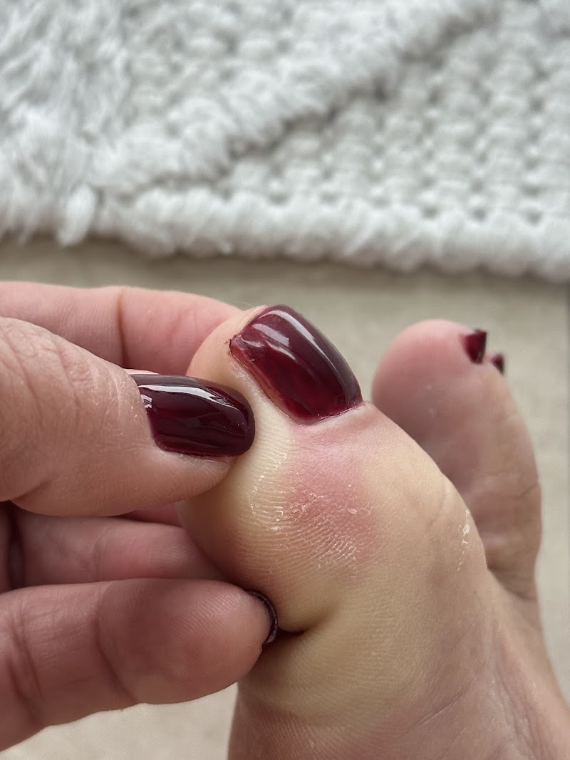 French Tips at Menta Y Canela Nail Salon in Miami