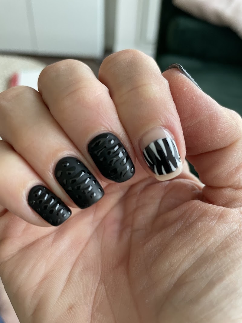 Well-reviewed salons on NailAtlas