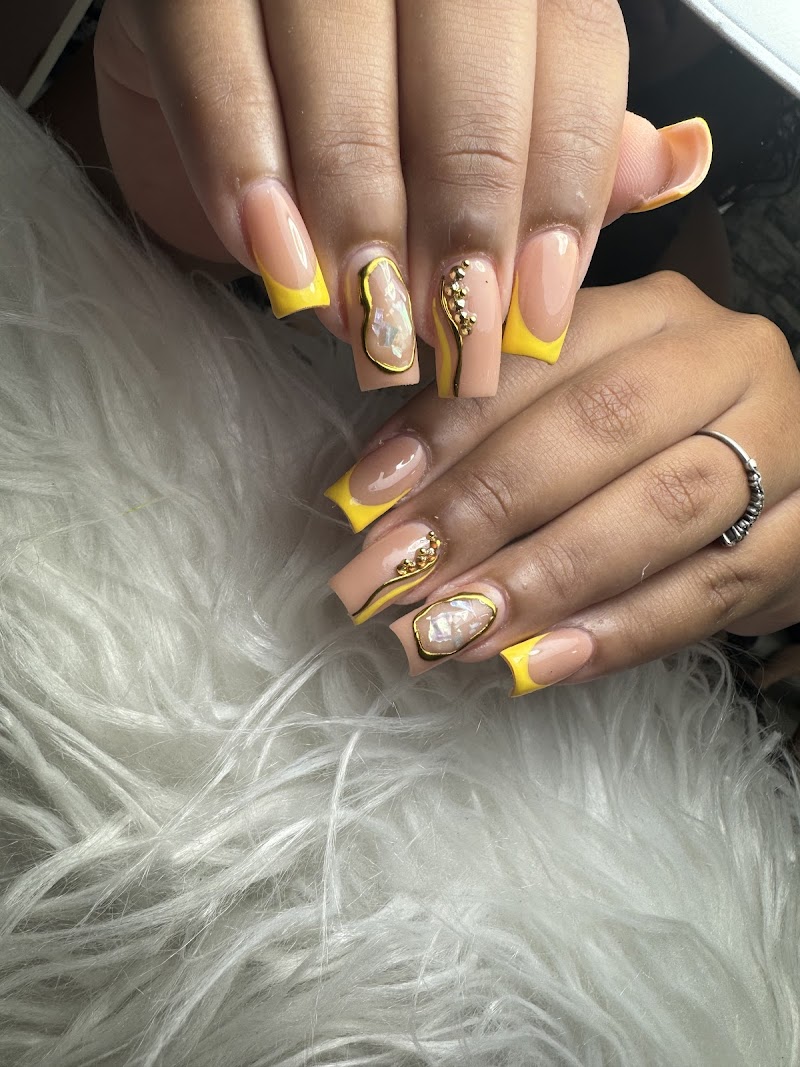 Halloween Nails nail design by D'Elegant Nails Salon in New York