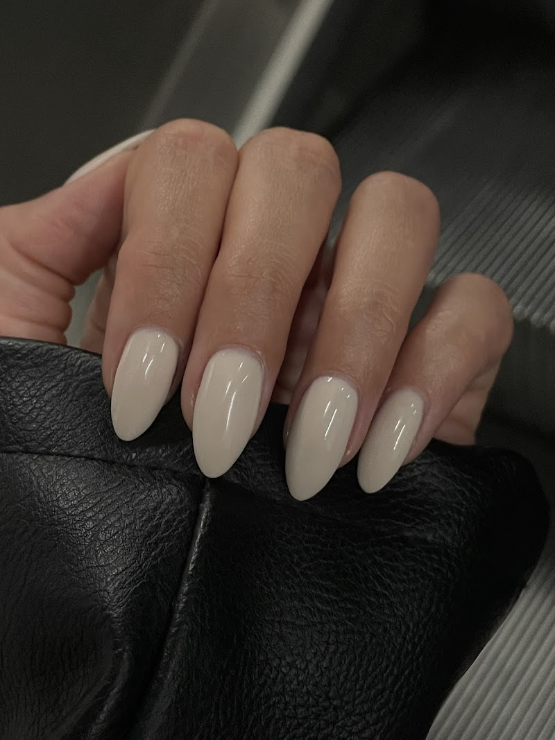 Ombre Nails nail design by Luna & Wilde Victoria | Hair & Biab Nail Salon