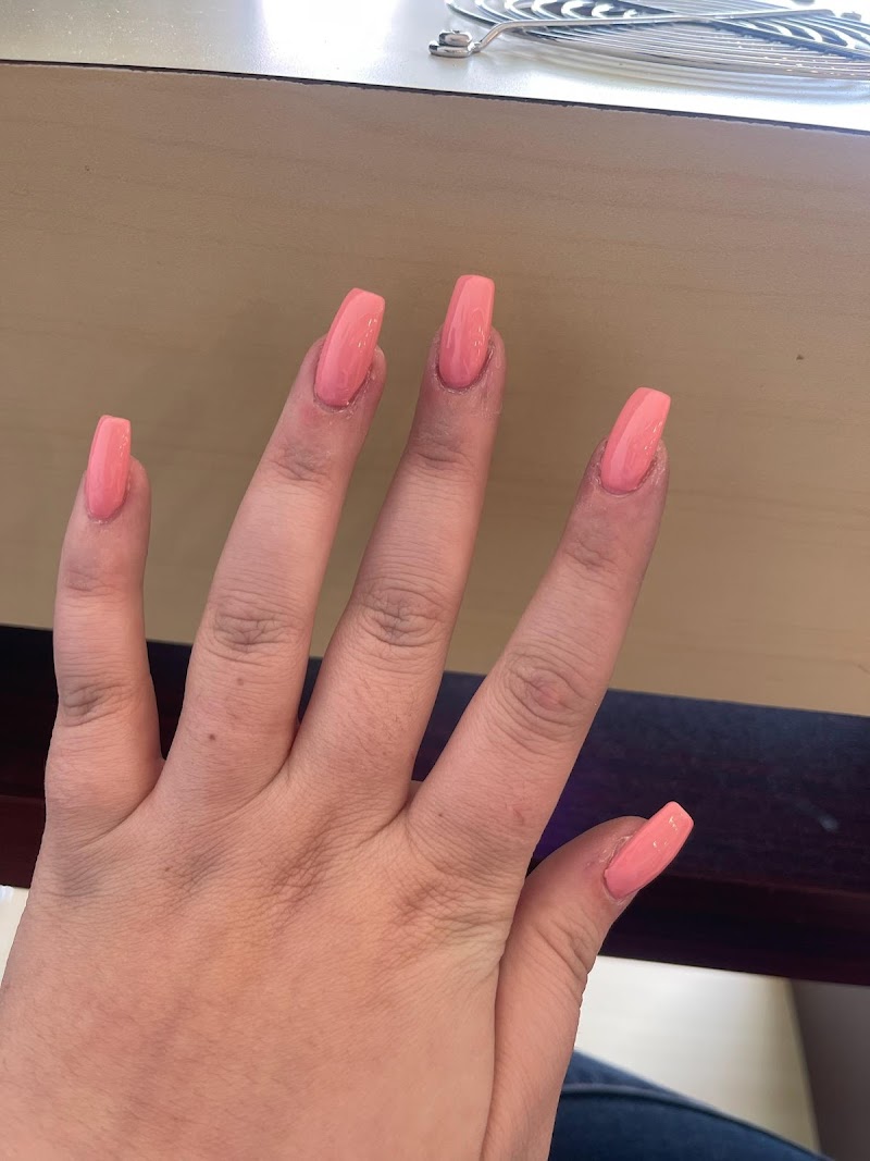 Summer Nails nail design by Beyond Nail Salon in New York