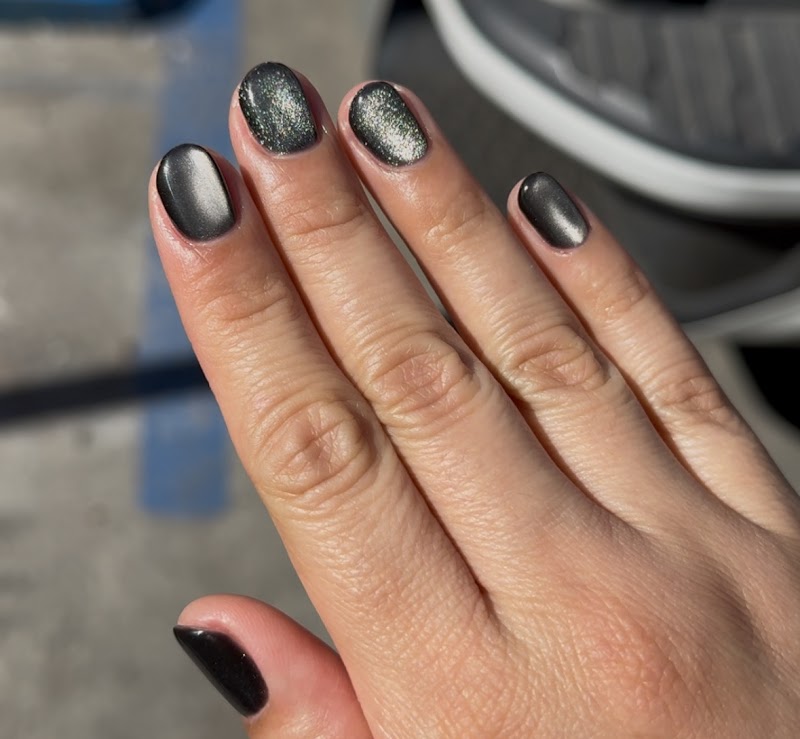 Red Nails nail design by trésor nail & lash in Los Angeles