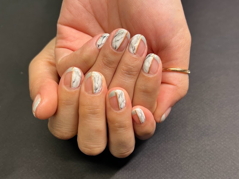 Fall Nails nail design by MINU STUDIOS Nail Art Studio in New York