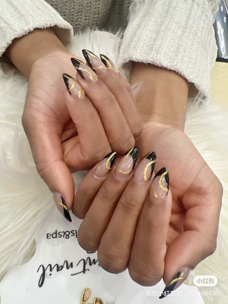 Geometric Nails nail design by Ambient Nails & Spa II (Best Nail Salon in Manhattan）