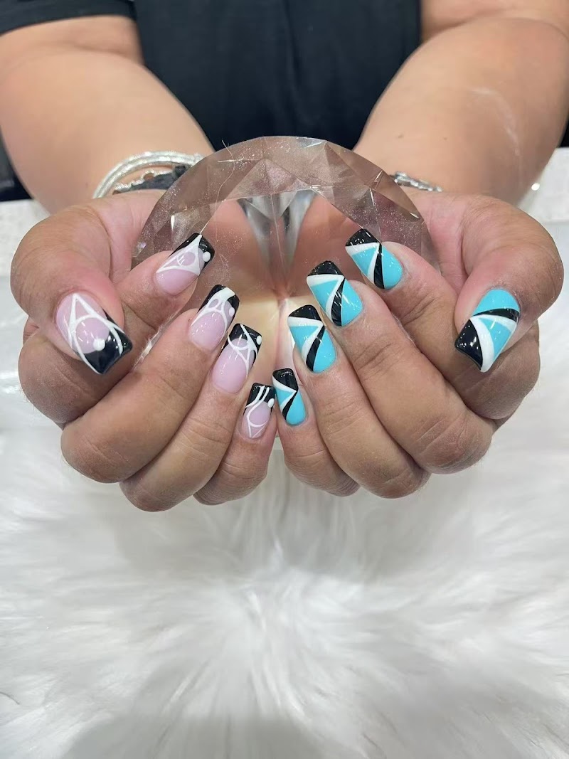 Geometric Nails nail design by Ambient Nails & Spa II (Best Nail Salon in Manhattan）