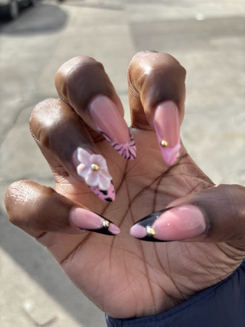 Nail Art at Noir Nails 💅 in New York