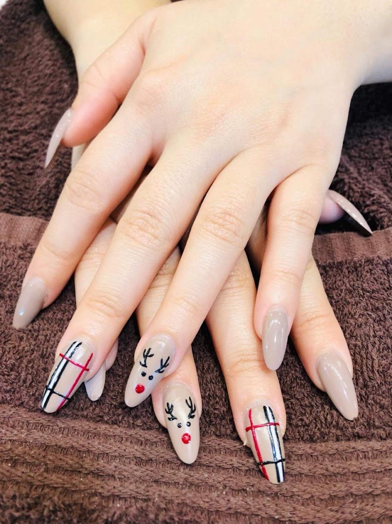 3D Nails nail design by Mira Nail Bar in Miami
