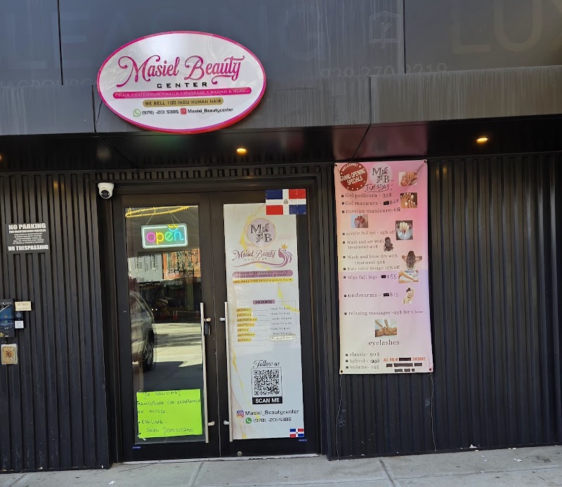 Summer Nails nail design by MB Dominican Beuty Center in New York