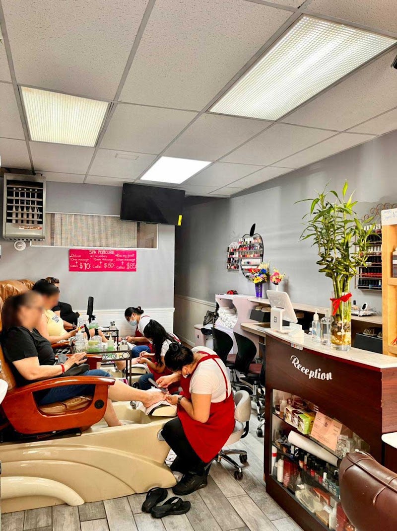 Geometric Nails nail design by Fancy Nail & Spa in New York