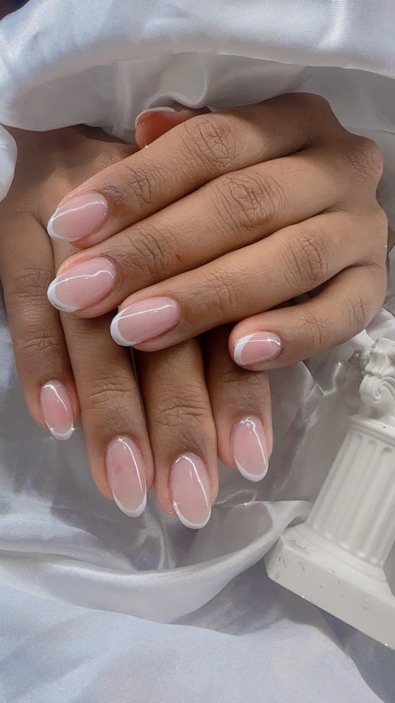 Oval Nails nail design by nineywilinails