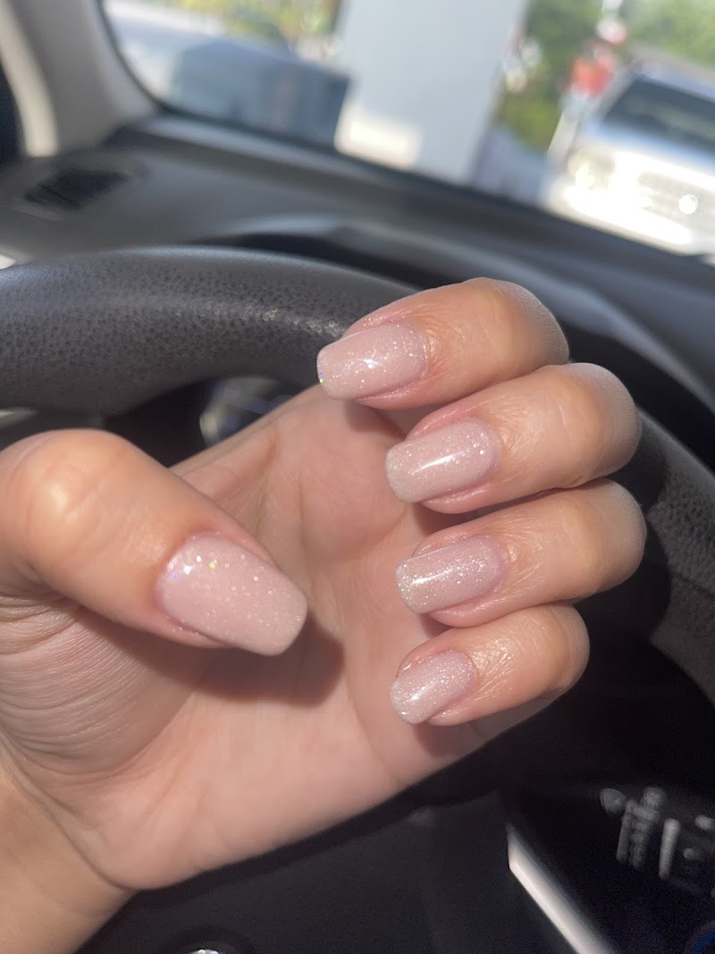 Oval Nails nail design by nineywilinails