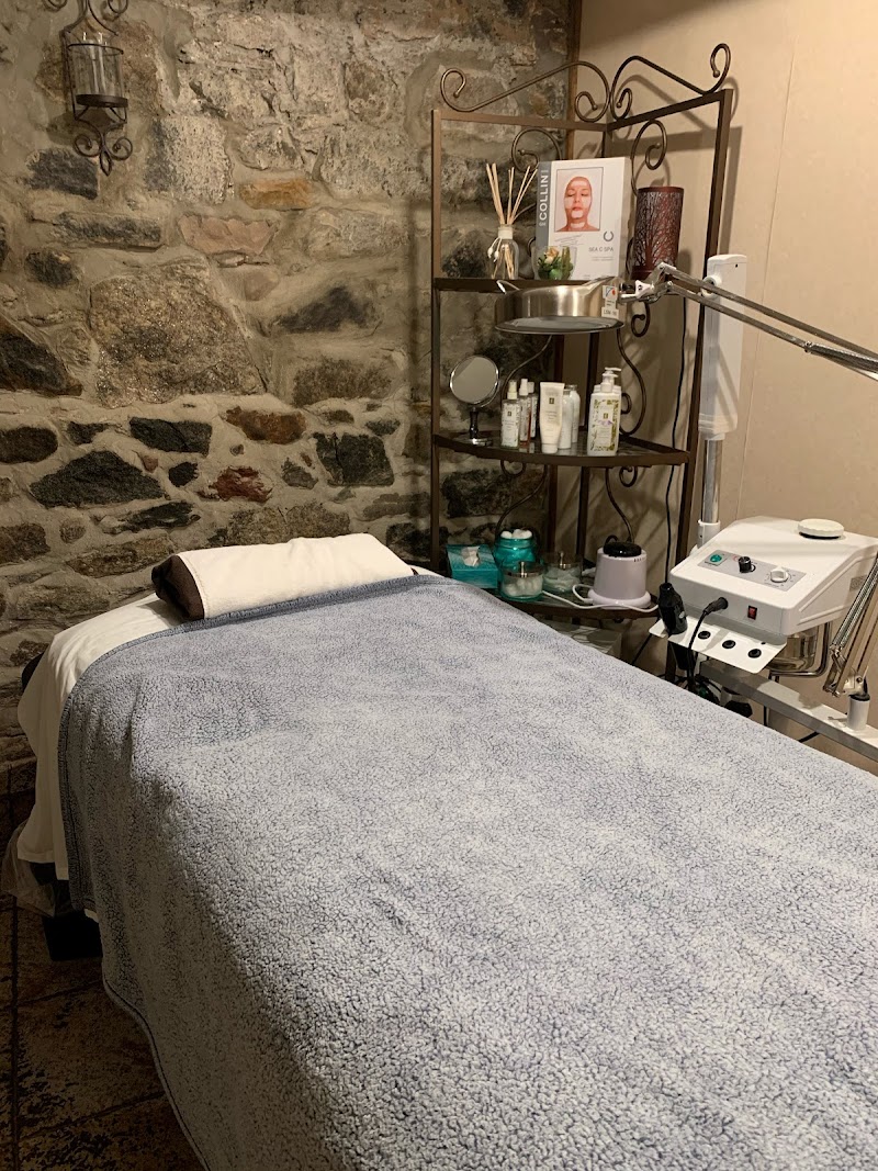 Nail Salon at Venelle Salon & SPA in New York