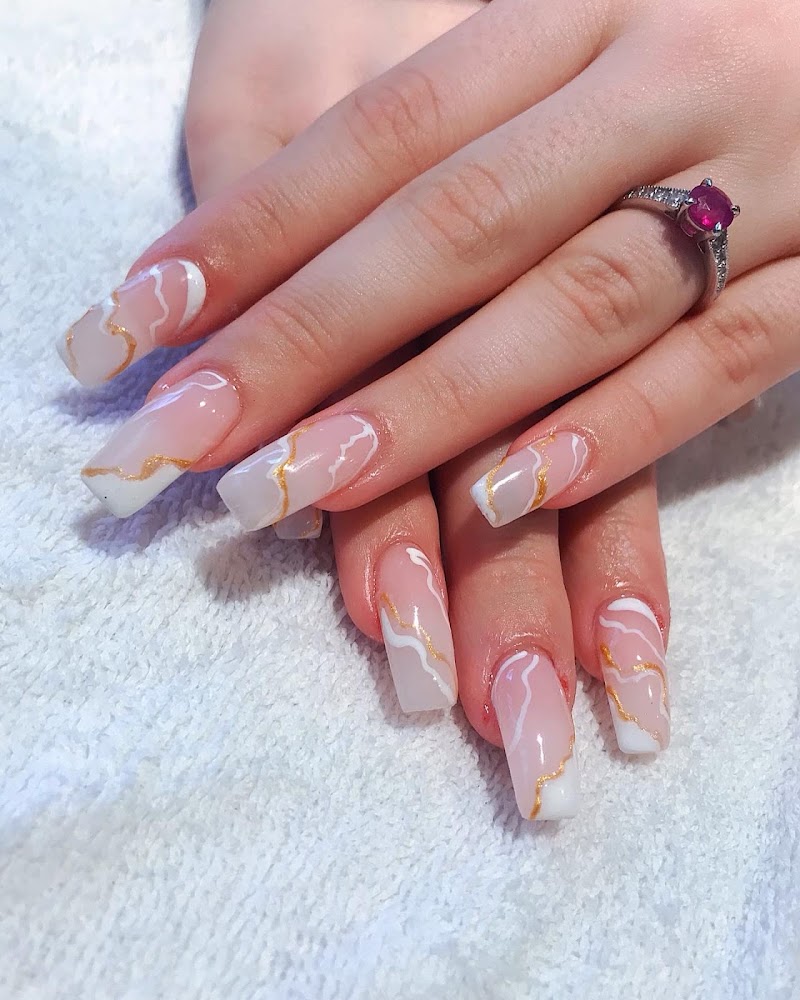 Marble Nails nail design by Hollywood HY Nail Spa in New York