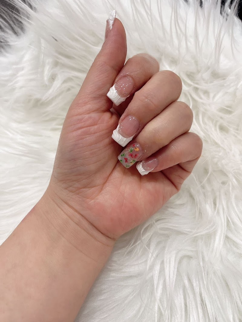 Marble Nails nail design by Hollywood HY Nail Spa in New York