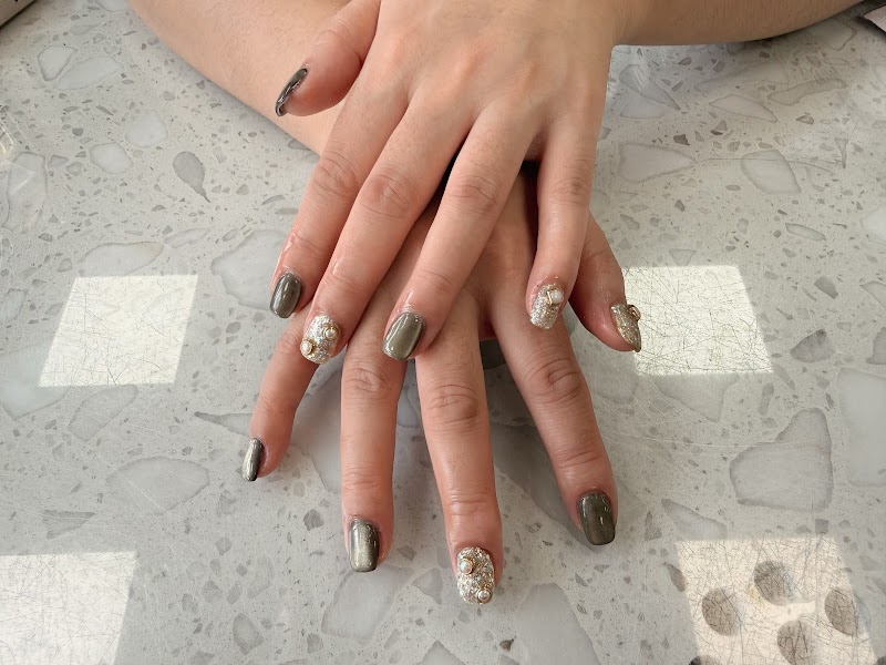 Black Nails nail design by Chris Spa & Nails