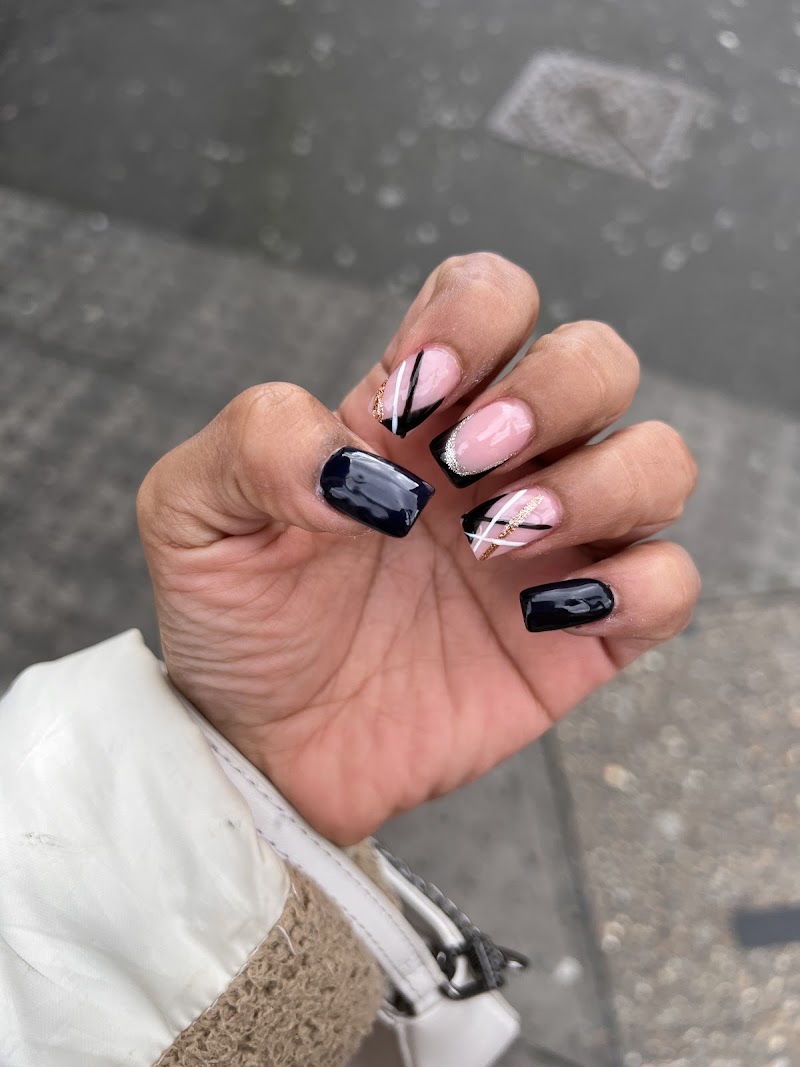 Coffin Nails nail design by Hi Nail & Beauty Hackney in London
