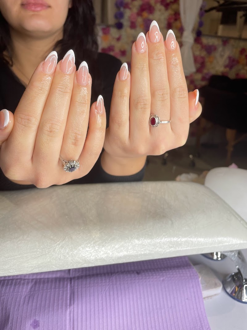 Nail Salon at 10:15 Aesthetics in London