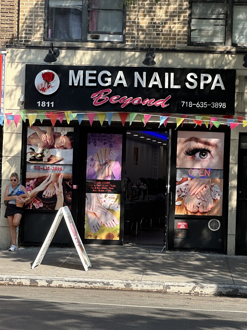 Halloween Nails nail design by Mega Nails spa in New York