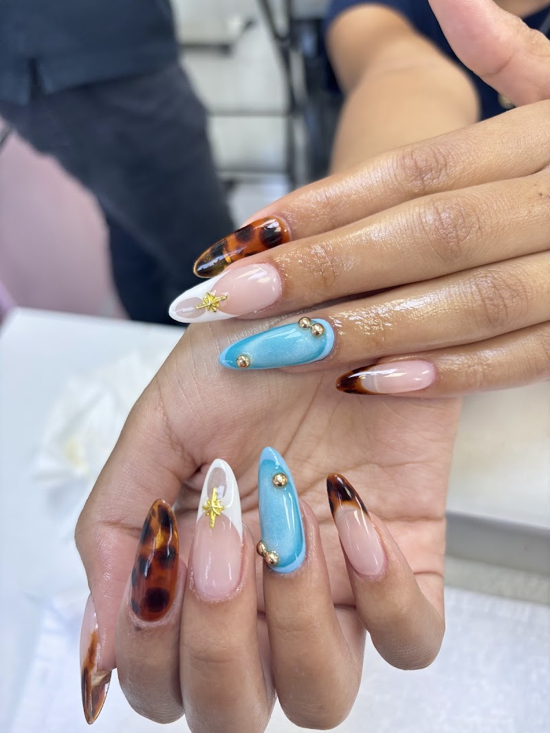 Coastal Nails nail design by M&I Cosmo Nails in Los Angeles