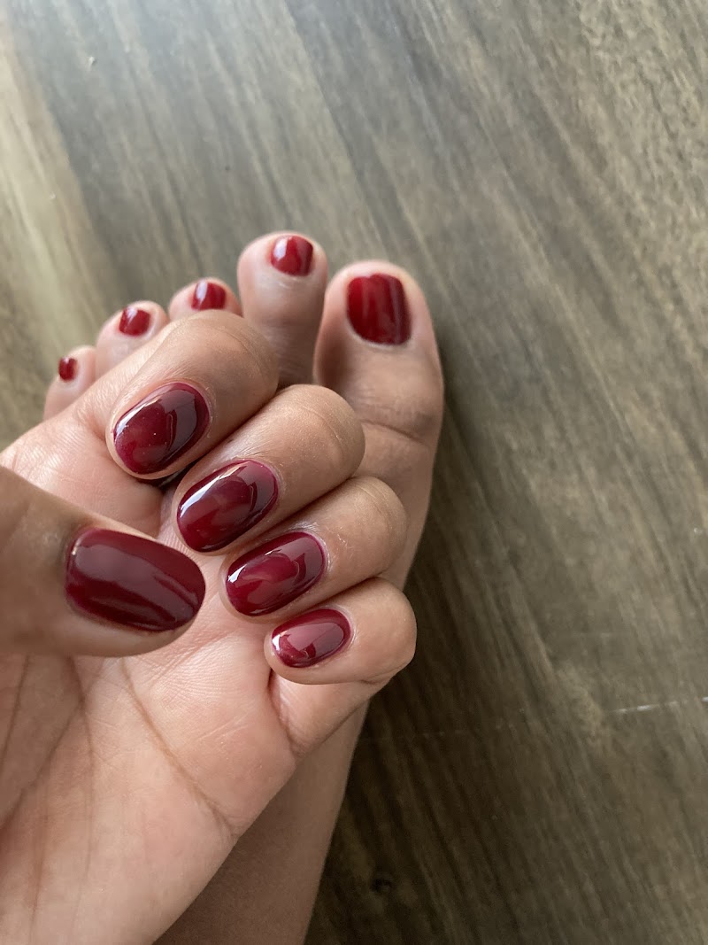 Oval at SPA Nails in Chicago