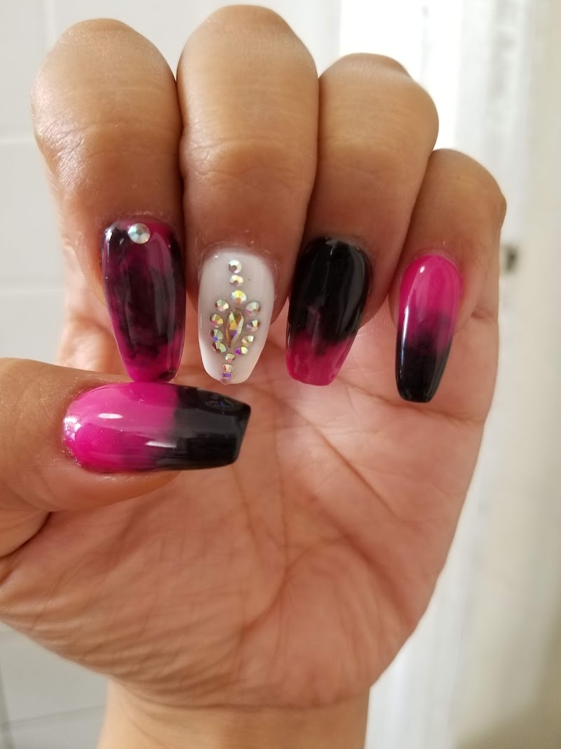 3D Nails nail design by New World Nail II in New York