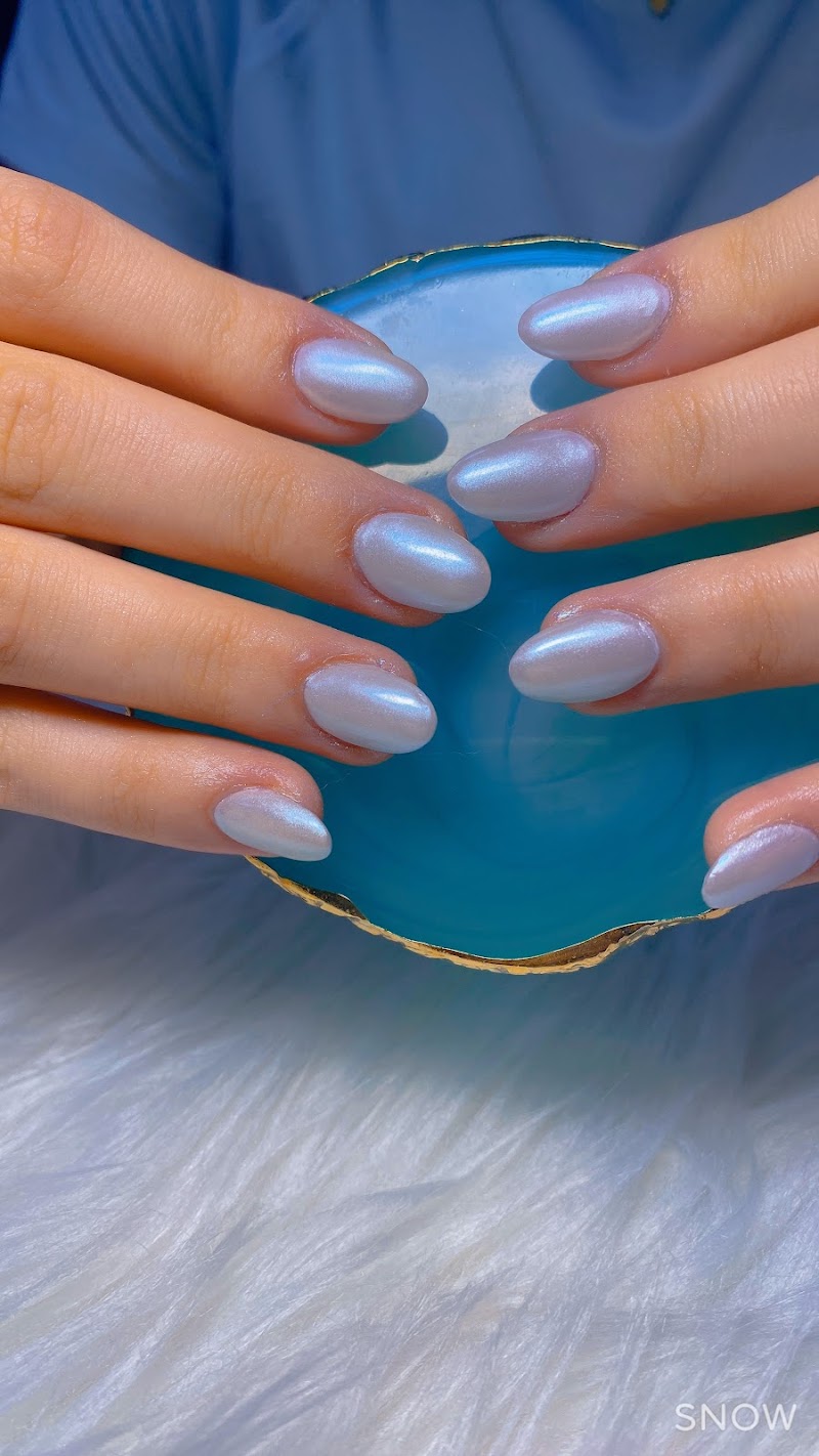 Coastal Nails nail design by BNT Nail Salon in Miami
