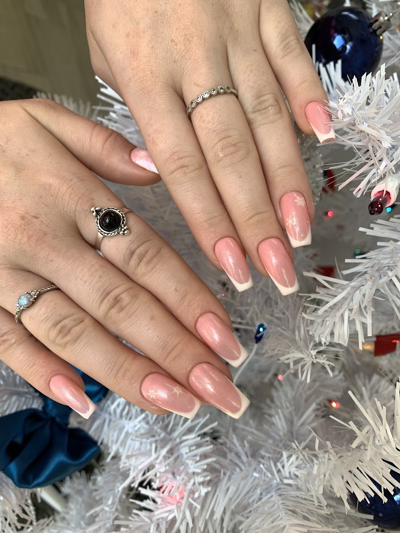 Christmas Nails nail design by EB Nail Studio & Spa &Hair salon in Los Angeles
