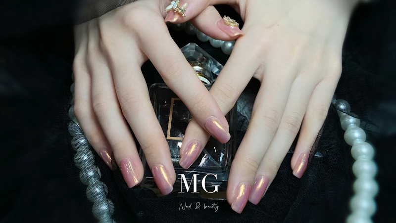Ombre Nails nail design by MG Nail & Beauty in New York
