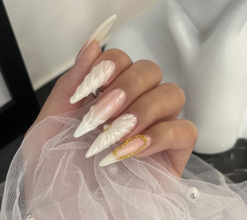 Stiletto Nails nail design by Noeud Nails & Beauty Old street in London
