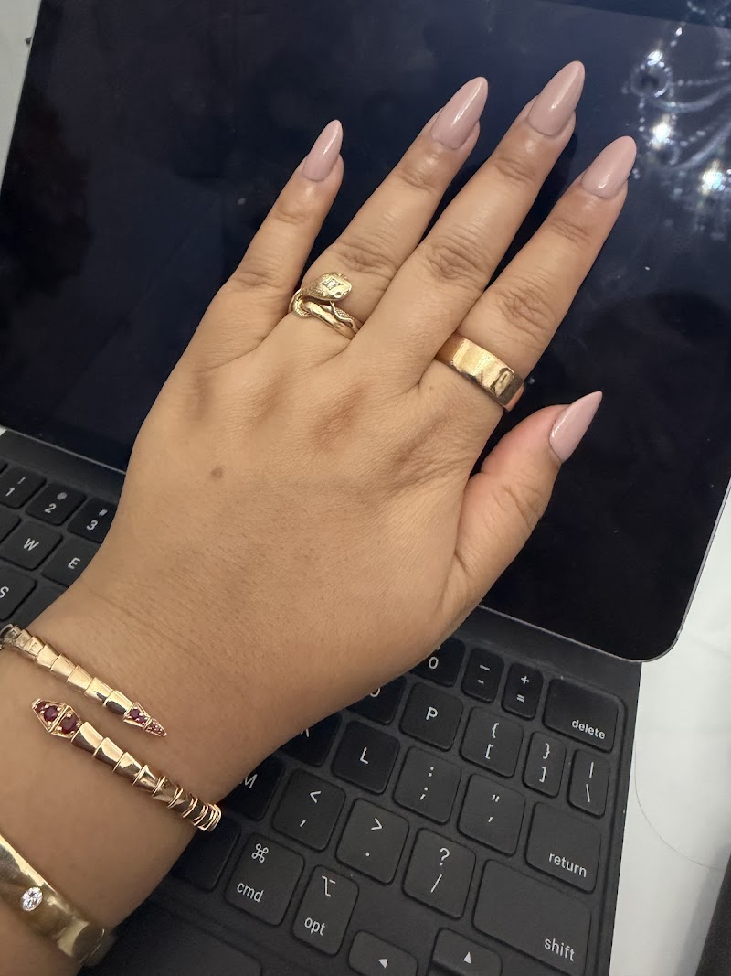 Almond Shape at Zeno Nail Bar in New York