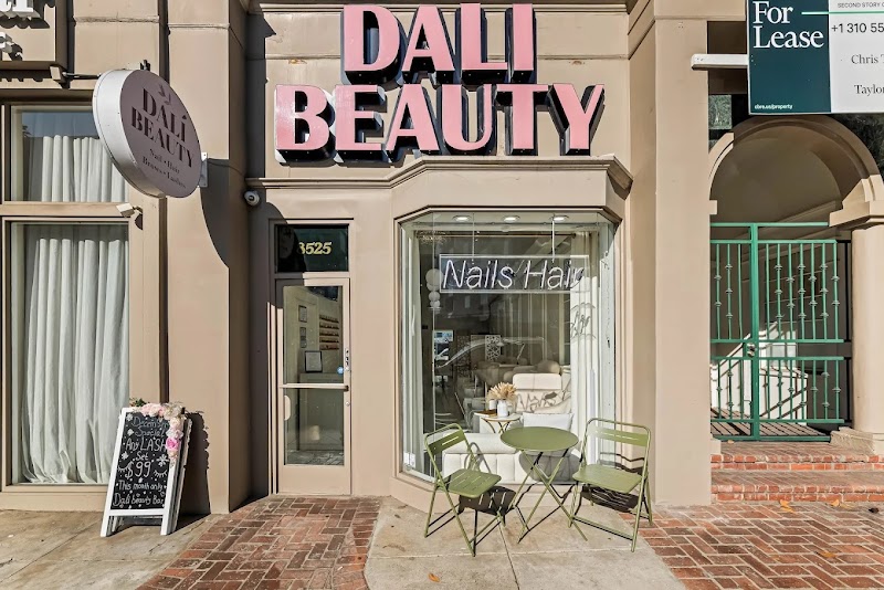 Nail Salon at Dalí Beauty Bar in Los Angeles
