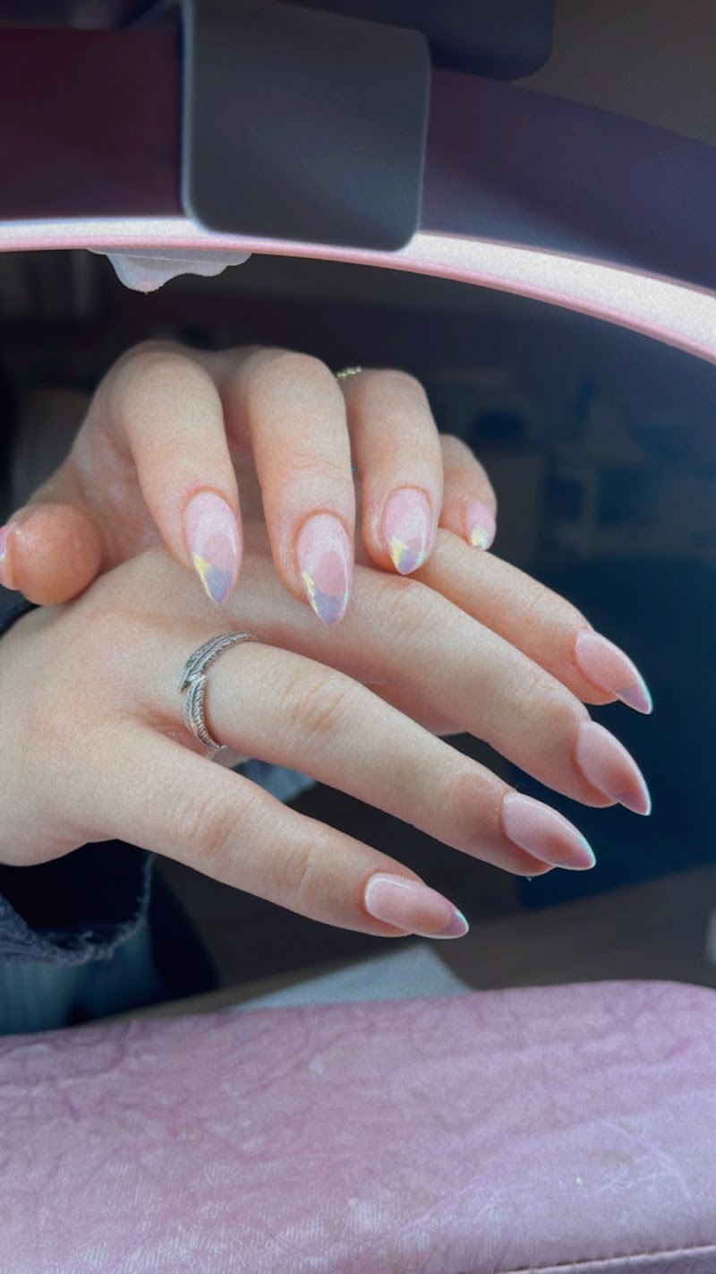 Ombre Nails nail design by mazal beauty&wellness ltd in London