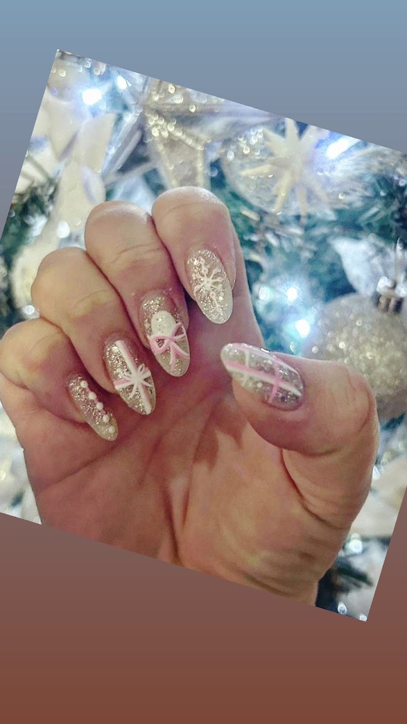 Glitter Nails nail design by Yen Nails Fulham Call to book or text on insta in London