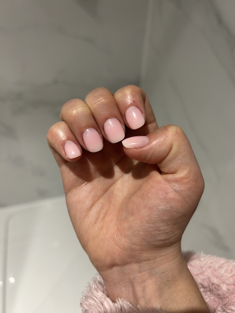 Oval Nails nail design by Pristine Nails Studio