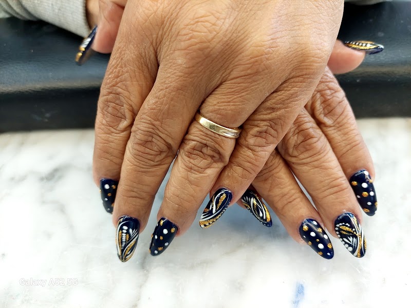Stiletto Nails nail design by Chicago Nails in Chicago