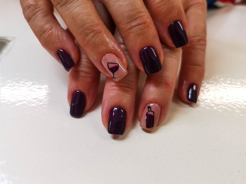 Glitter Nails nail design by Renacer nail studio in London